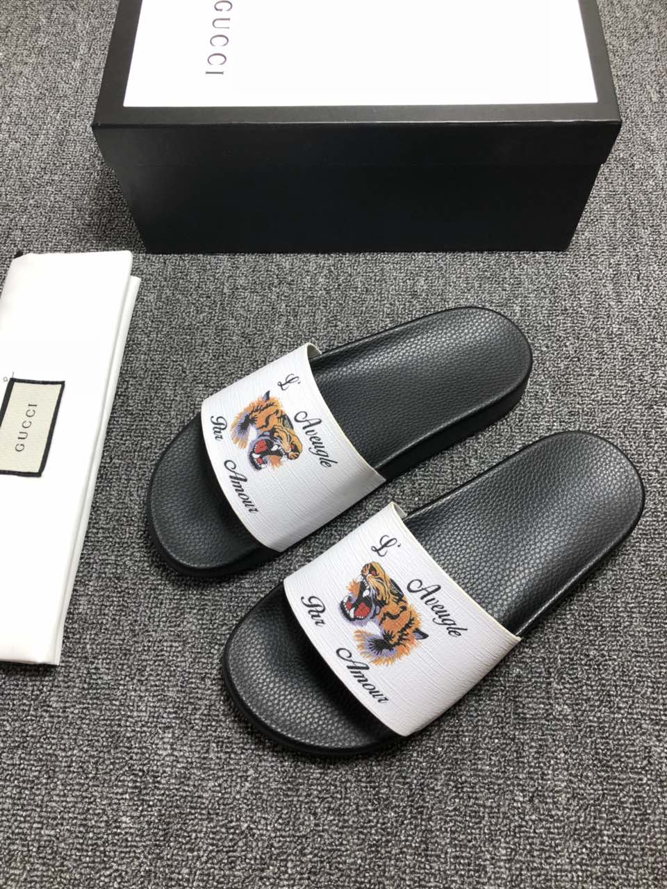 High Quality Gucci slide sandal With White rubber and tiger design GO_GC042