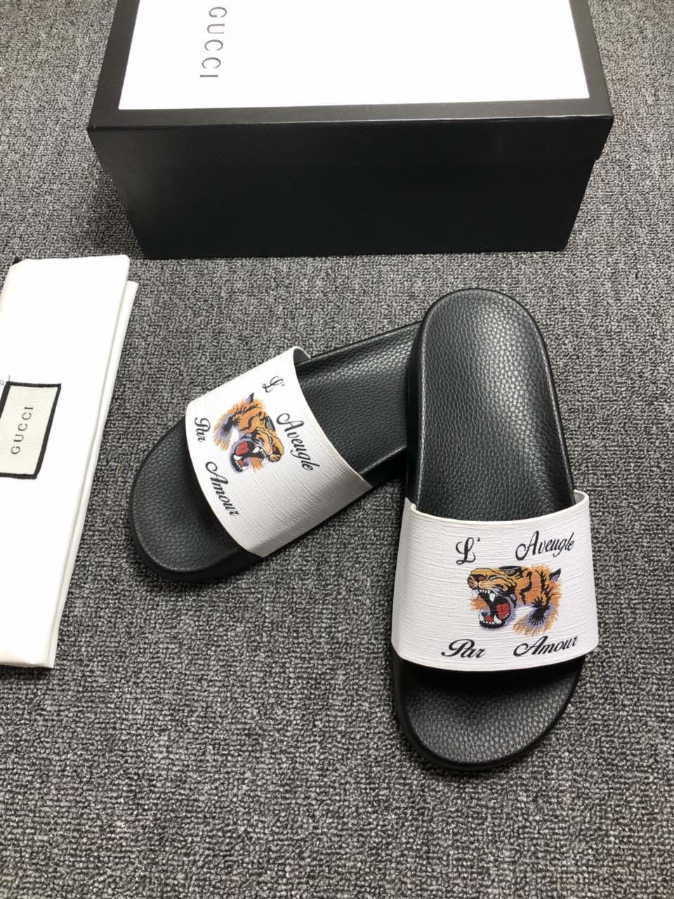 High Quality Gucci slide sandal With White rubber and tiger design GO_GC042