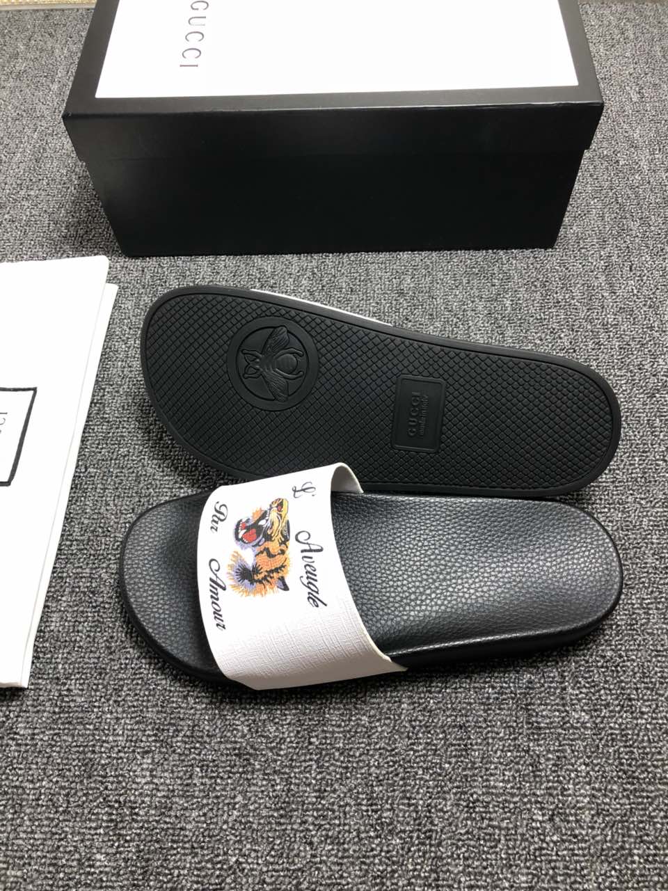 High Quality Gucci slide sandal With White rubber and tiger design GO_GC042