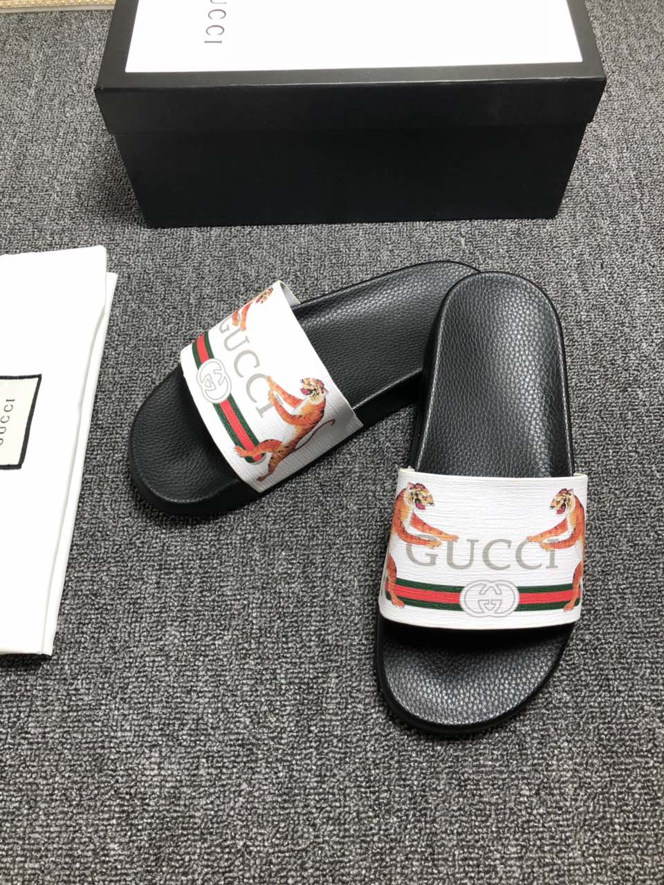 High Quality Gucci slide sandal with White rubber And Tiger Design GO_GC034