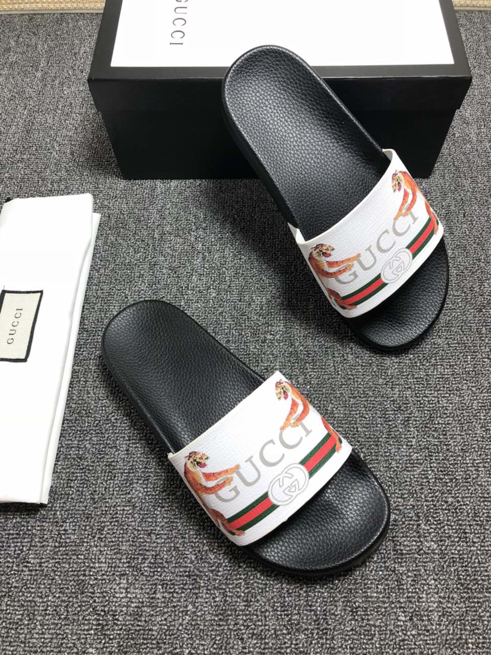 High Quality Gucci slide sandal with White rubber And Tiger Design GO_GC034