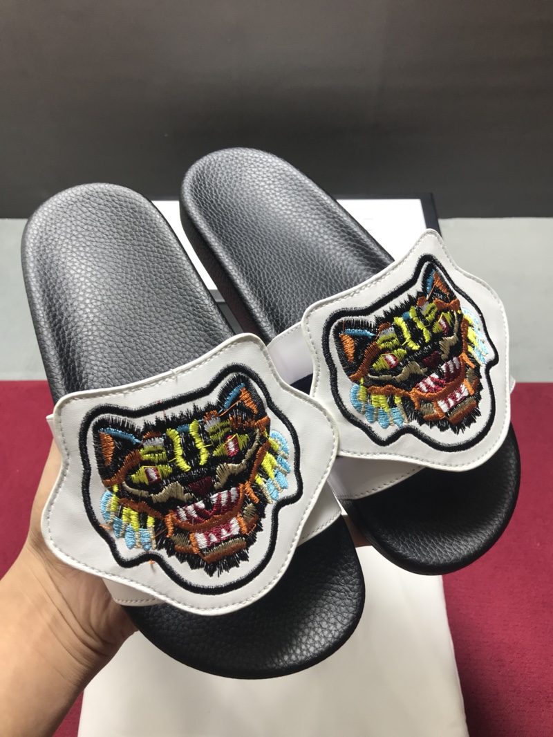High Quality Gucci slide sandal with White rubber And Tiger Design GO_GC026