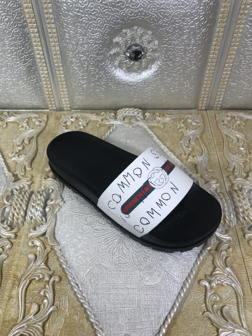 High Quality Gucci slide sandal with white rubber and Gucci Design GO_GC051