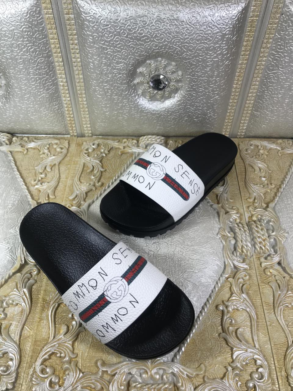 High Quality Gucci slide sandal with white rubber and Gucci Design GO_GC051