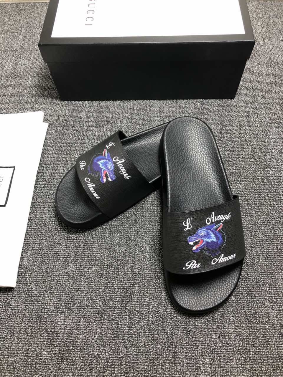 High Quality Gucci Black slide sandal With Wolf Design GO_GC040