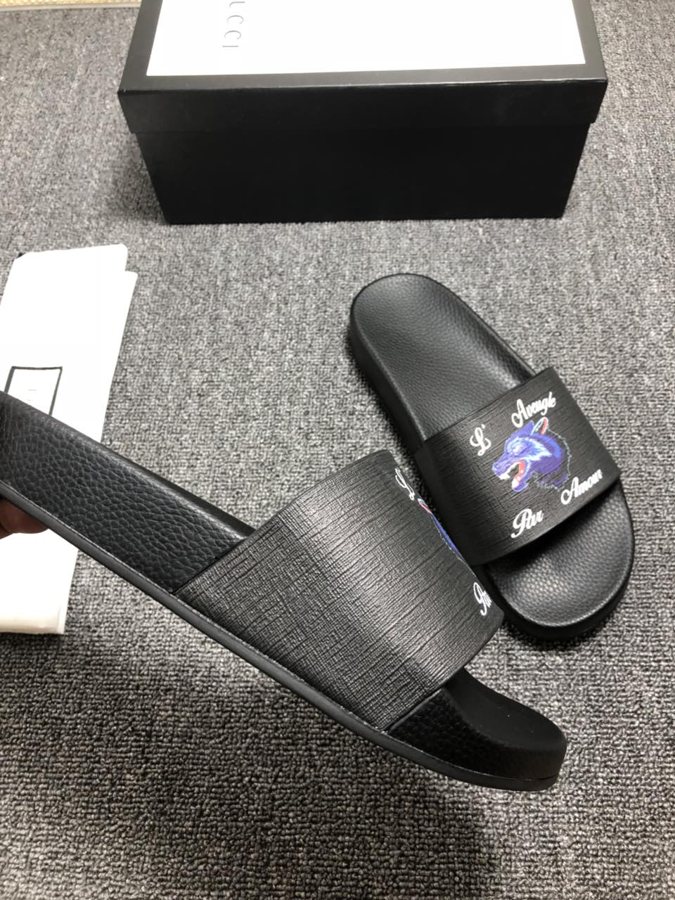 High Quality Gucci Black slide sandal With Wolf Design GO_GC040