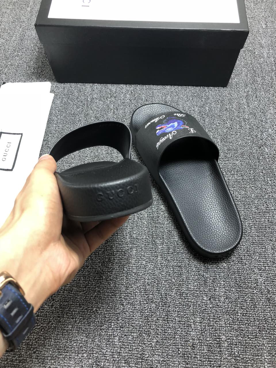 High Quality Gucci Black slide sandal With Wolf Design GO_GC040
