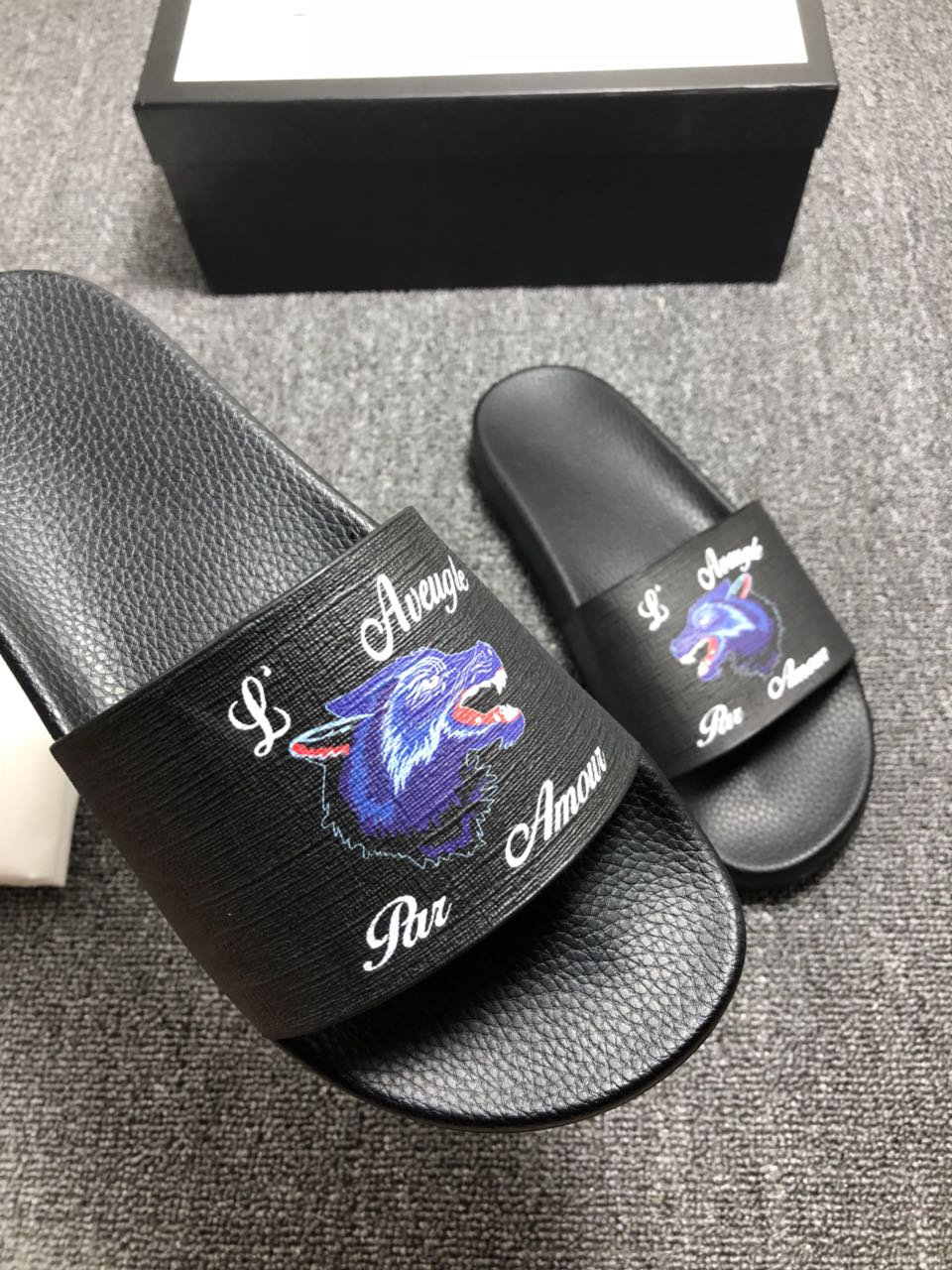 High Quality Gucci Black slide sandal With Wolf Design GO_GC040