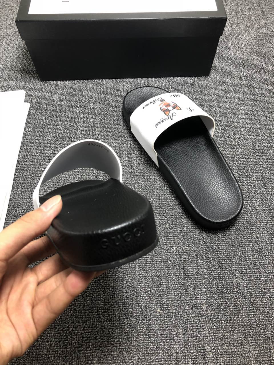 High Quality Gucci Black slide sandal With white rubber and Dog Design GO_GC037