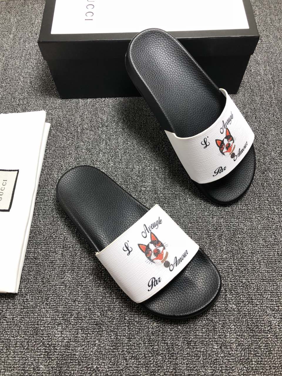 High Quality Gucci Black slide sandal With white rubber and Dog Design GO_GC037