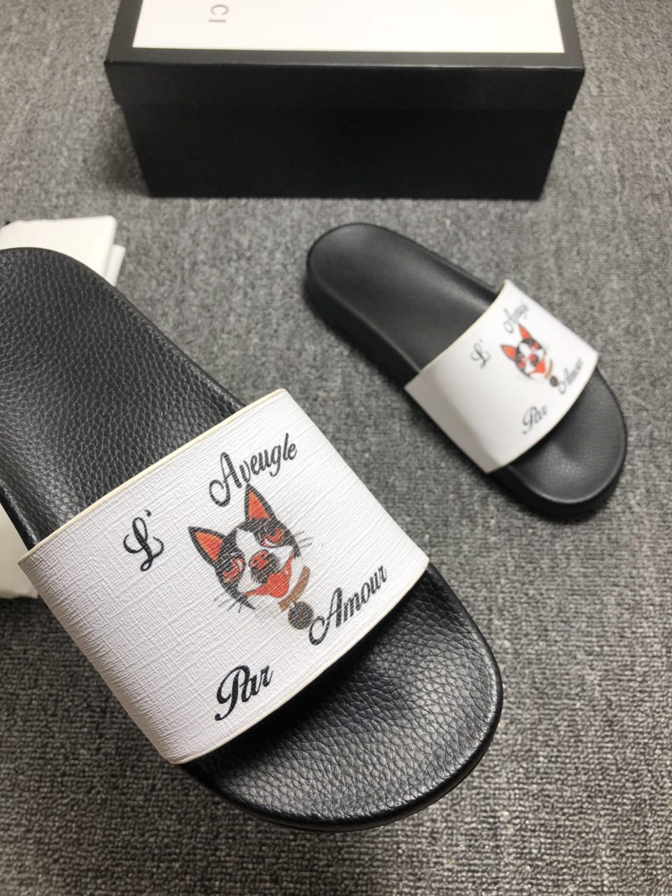 High Quality Gucci Black slide sandal With white rubber and Dog Design GO_GC037