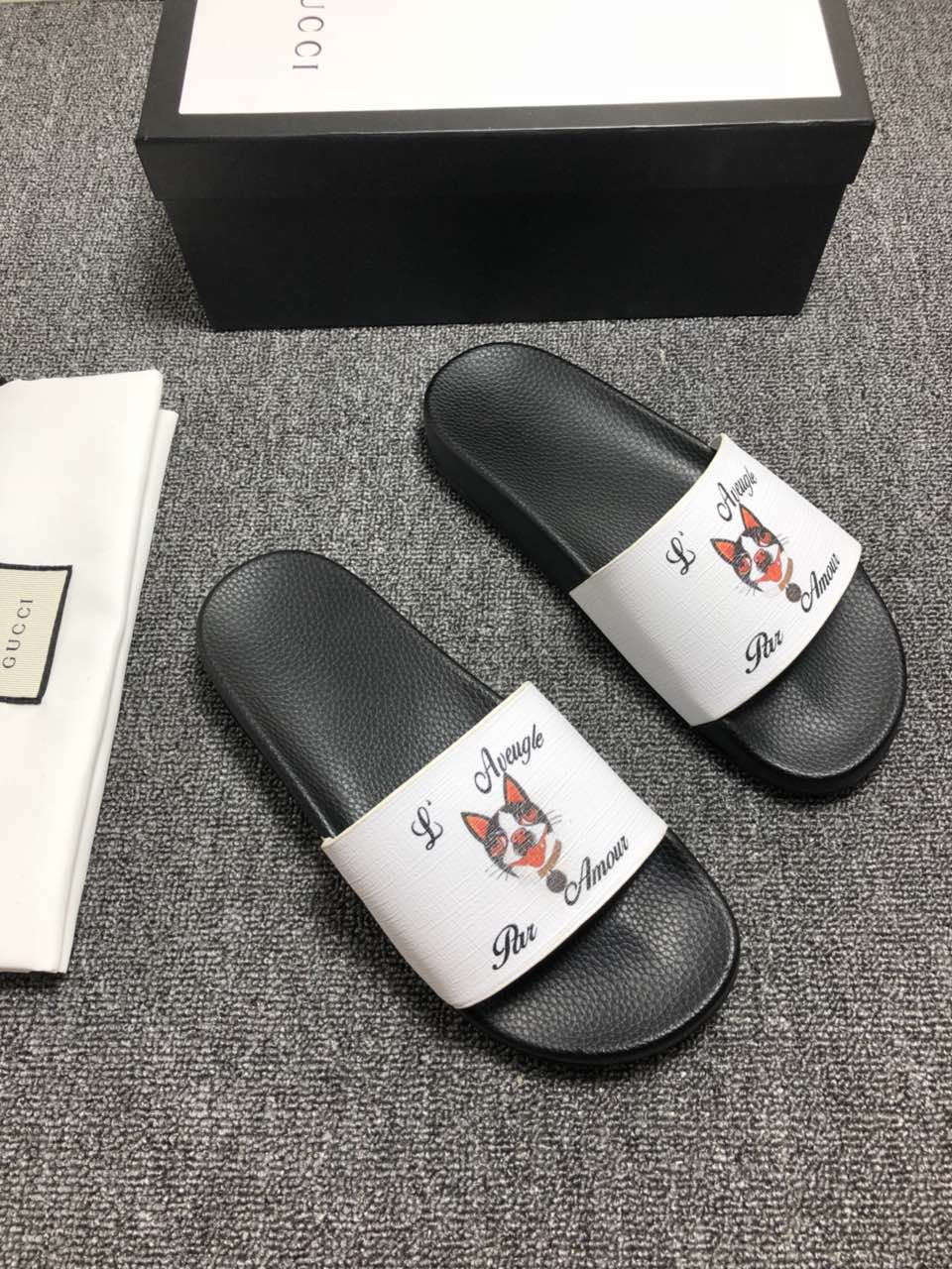 High Quality Gucci Black slide sandal With white rubber and Dog Design GO_GC037