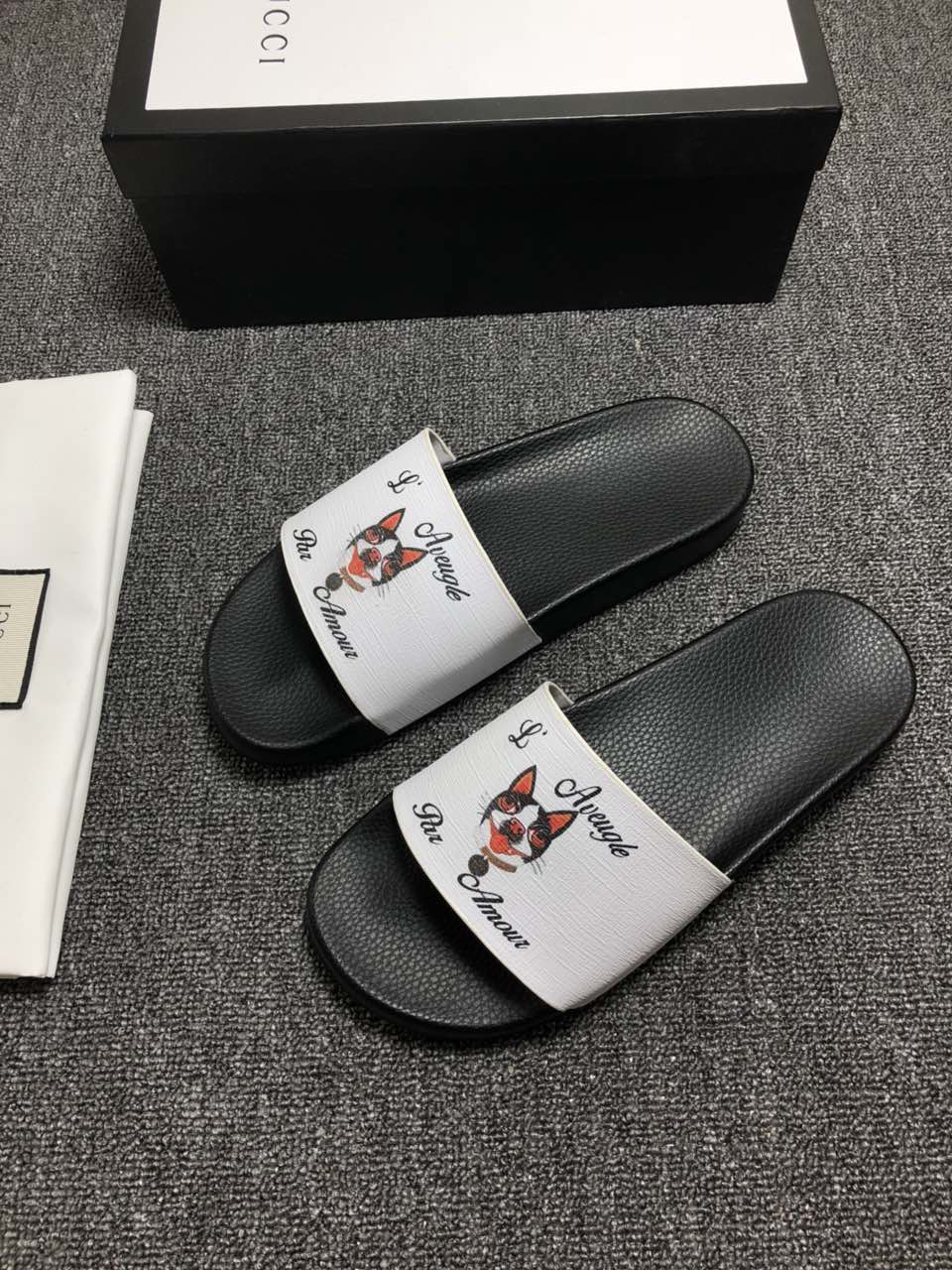 High Quality Gucci Black slide sandal With white rubber and Dog Design GO_GC037