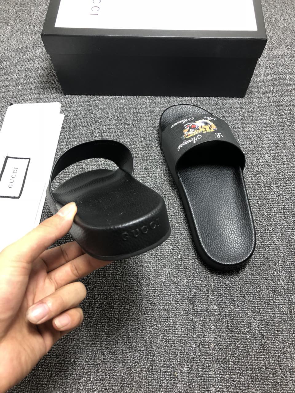 High Quality Gucci black slide sandal with tiger design GO_GC043