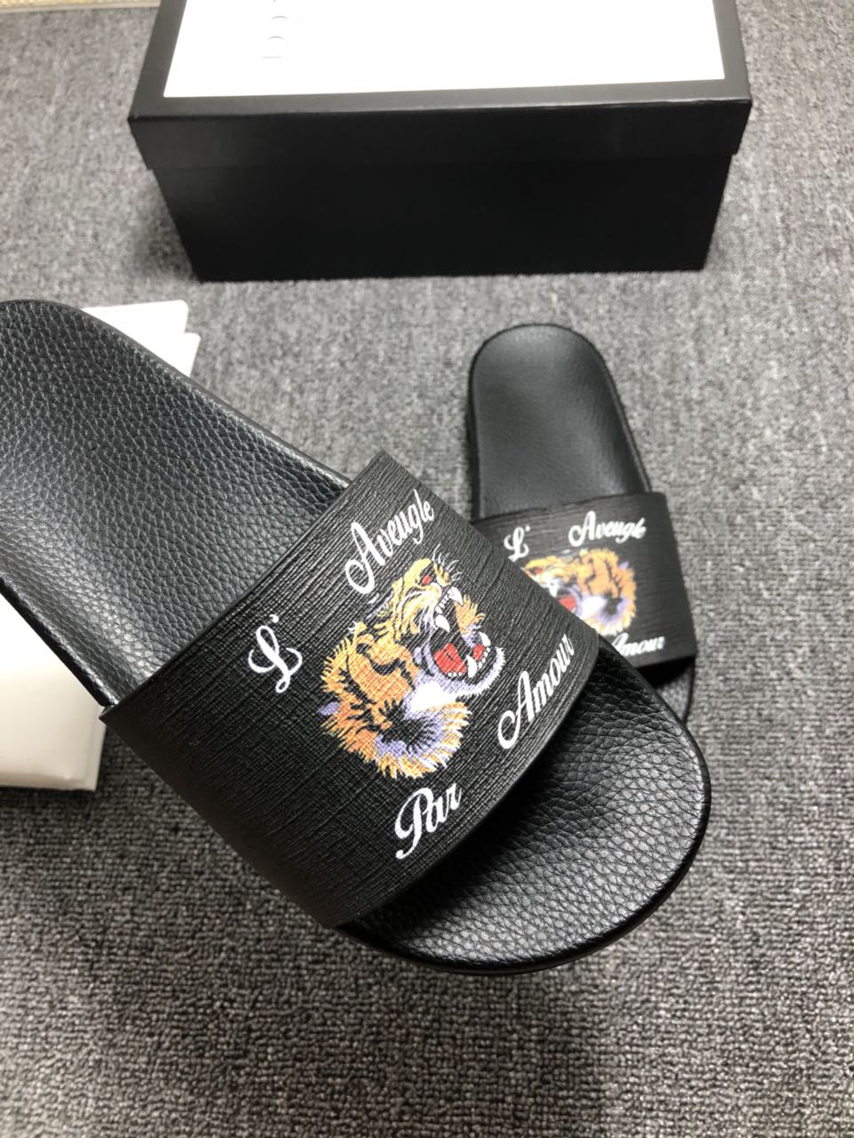 High Quality Gucci black slide sandal with tiger design GO_GC043