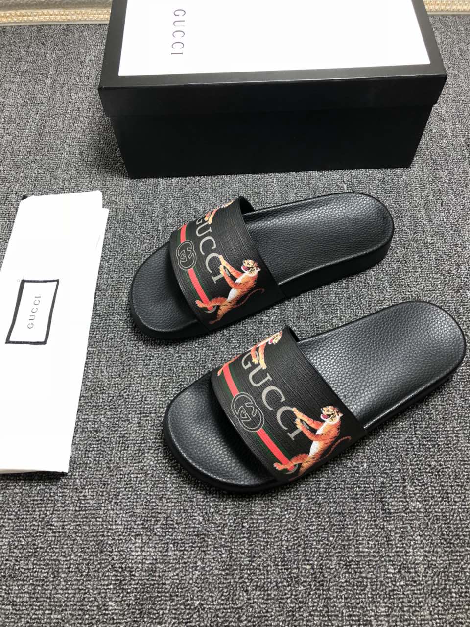 High Quality Gucci Black slide sandal With Tiger Design GO_GC033