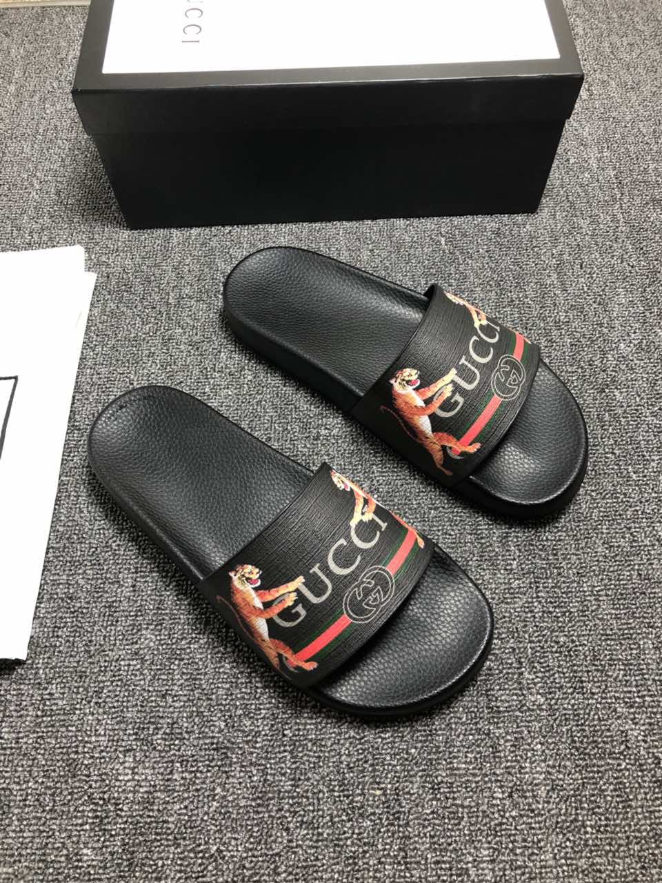 High Quality Gucci Black slide sandal With Tiger Design GO_GC033