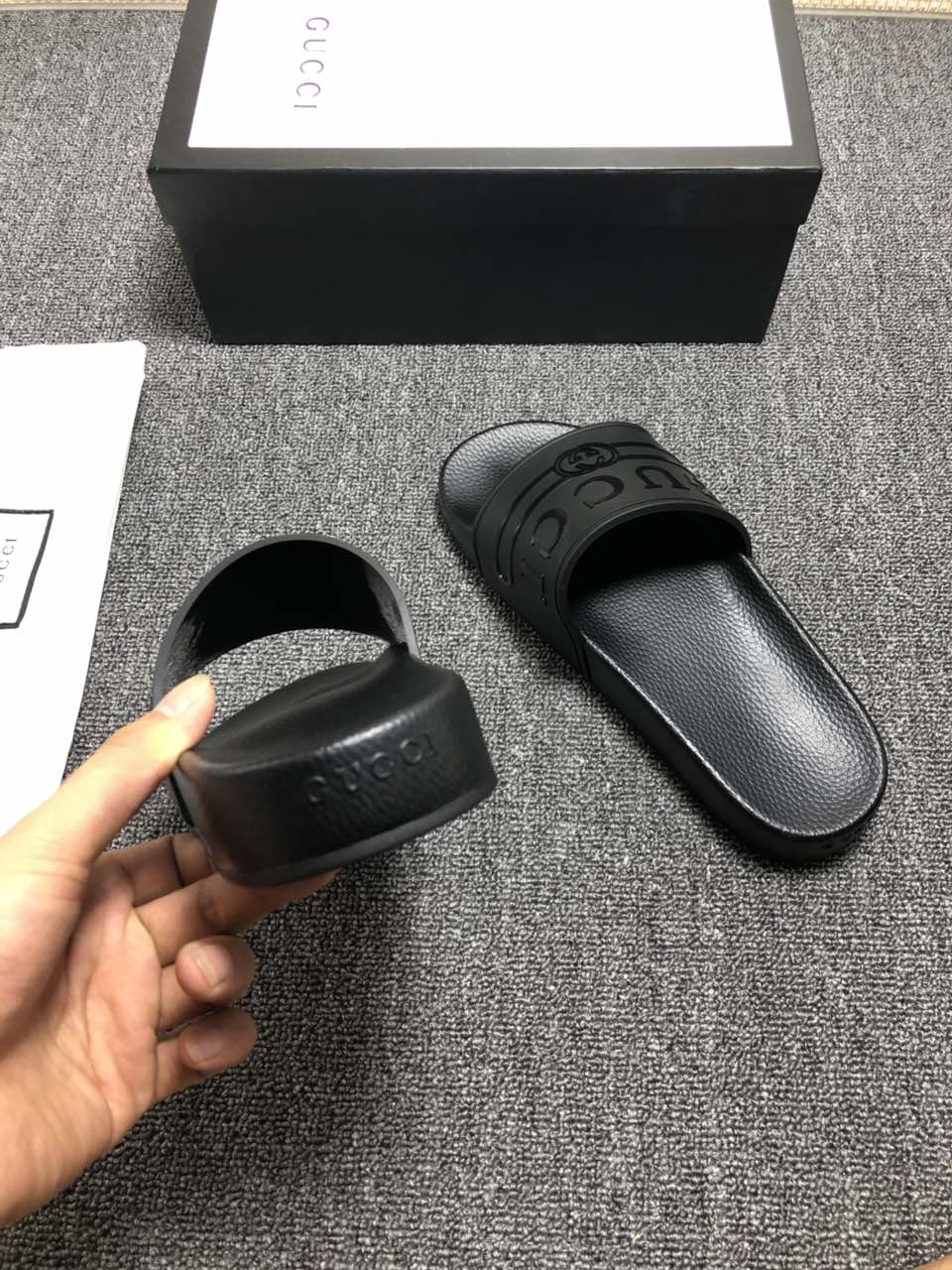 High Quality Gucci Black slide sandal With Gucci rubber GO_GC035