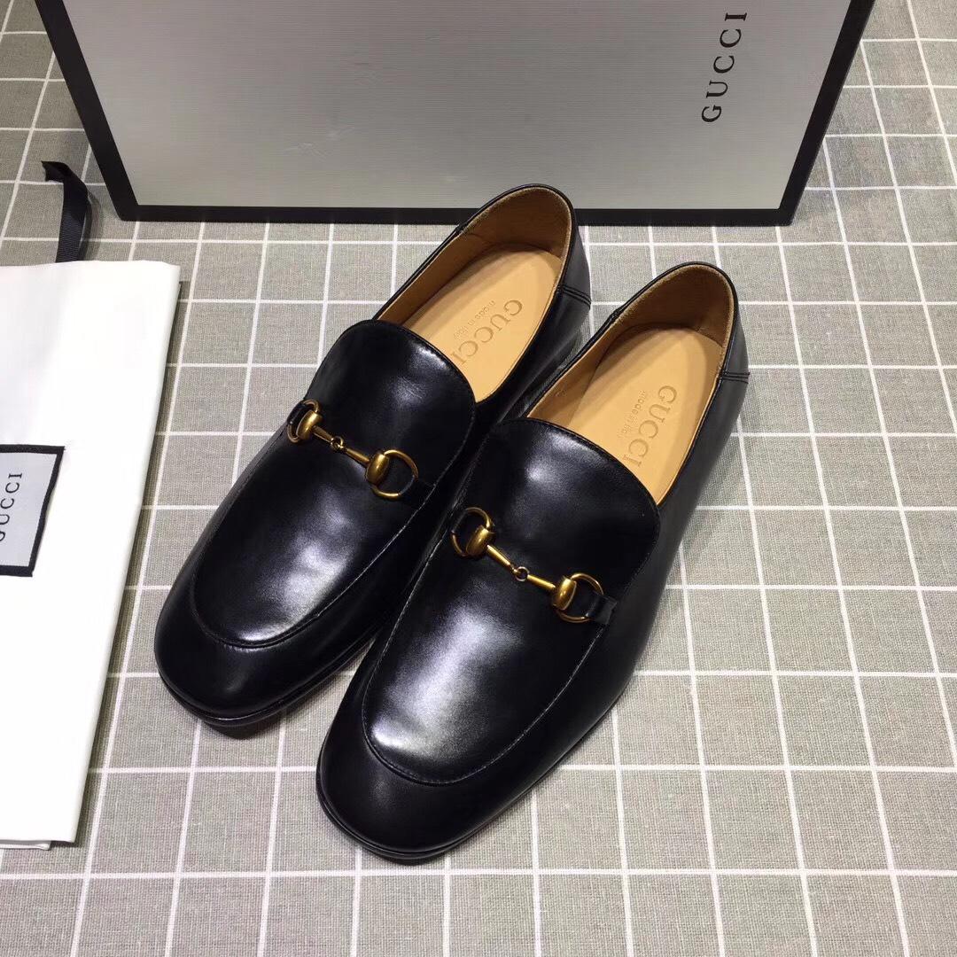 Gucci Black Leather loafer With Golden Buckle MS07577