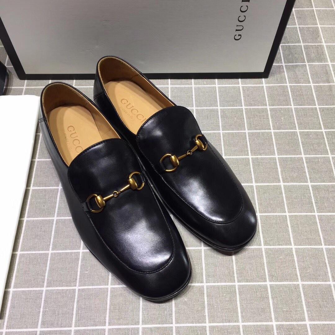 Gucci Black Leather loafer With Golden Buckle MS07577