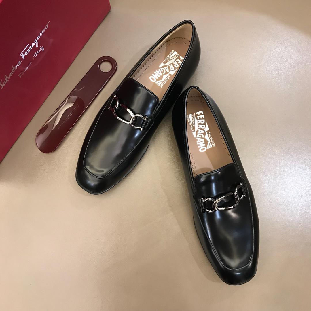 Salvatore Ferragamo Black Bright leather Fashion Perfect Quality Loafers With Sliver Buckle MS02980