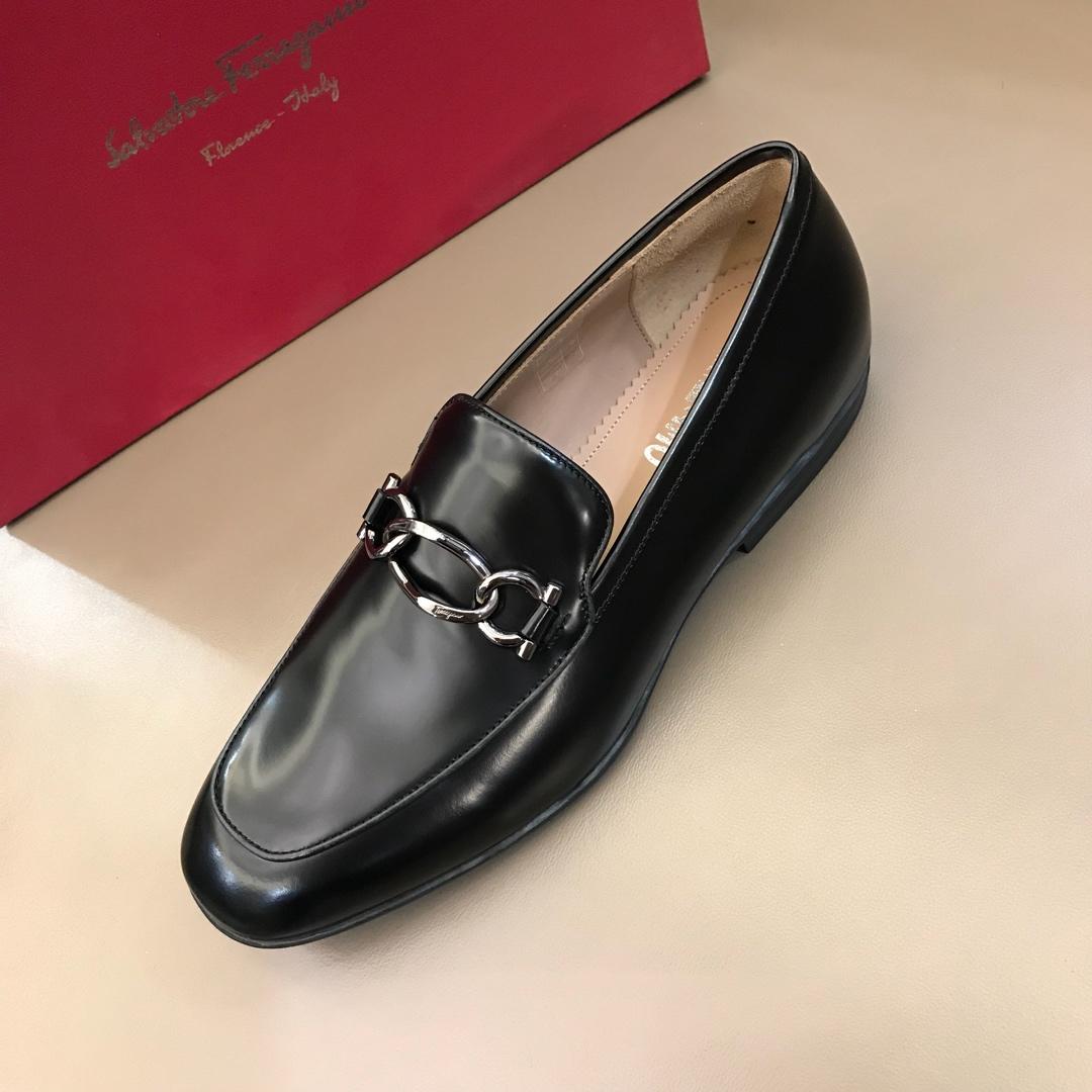 Salvatore Ferragamo Black Bright leather Fashion Perfect Quality Loafers With Sliver Buckle MS02980