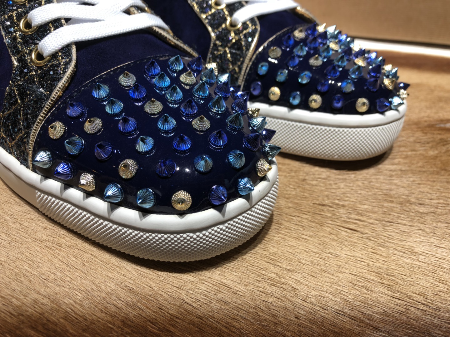 High Quality Christian Louboutin Sneakers JC029