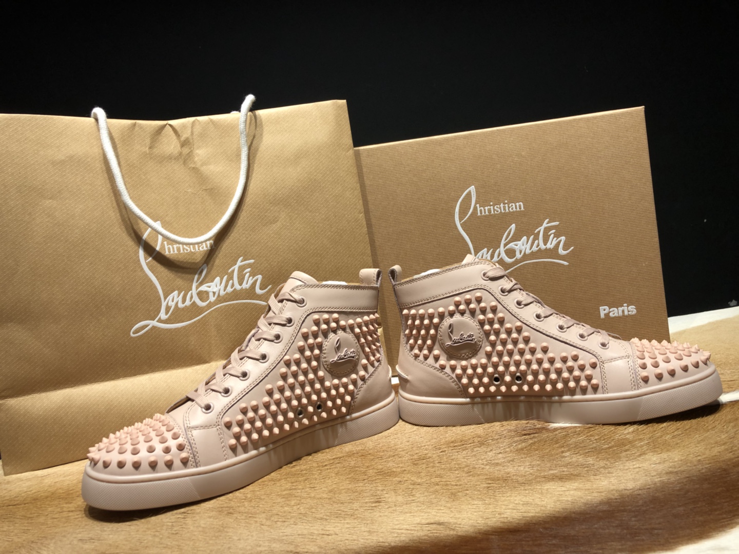 High Quality Christian Louboutin Sneakers JC028