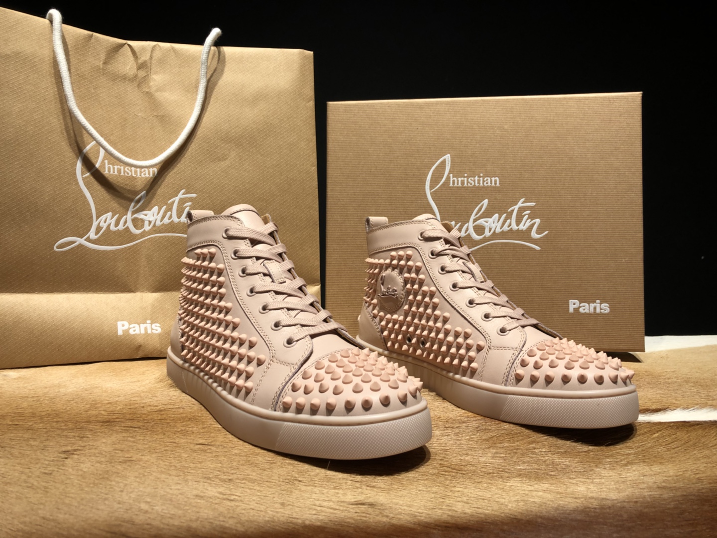 High Quality Christian Louboutin Sneakers JC028