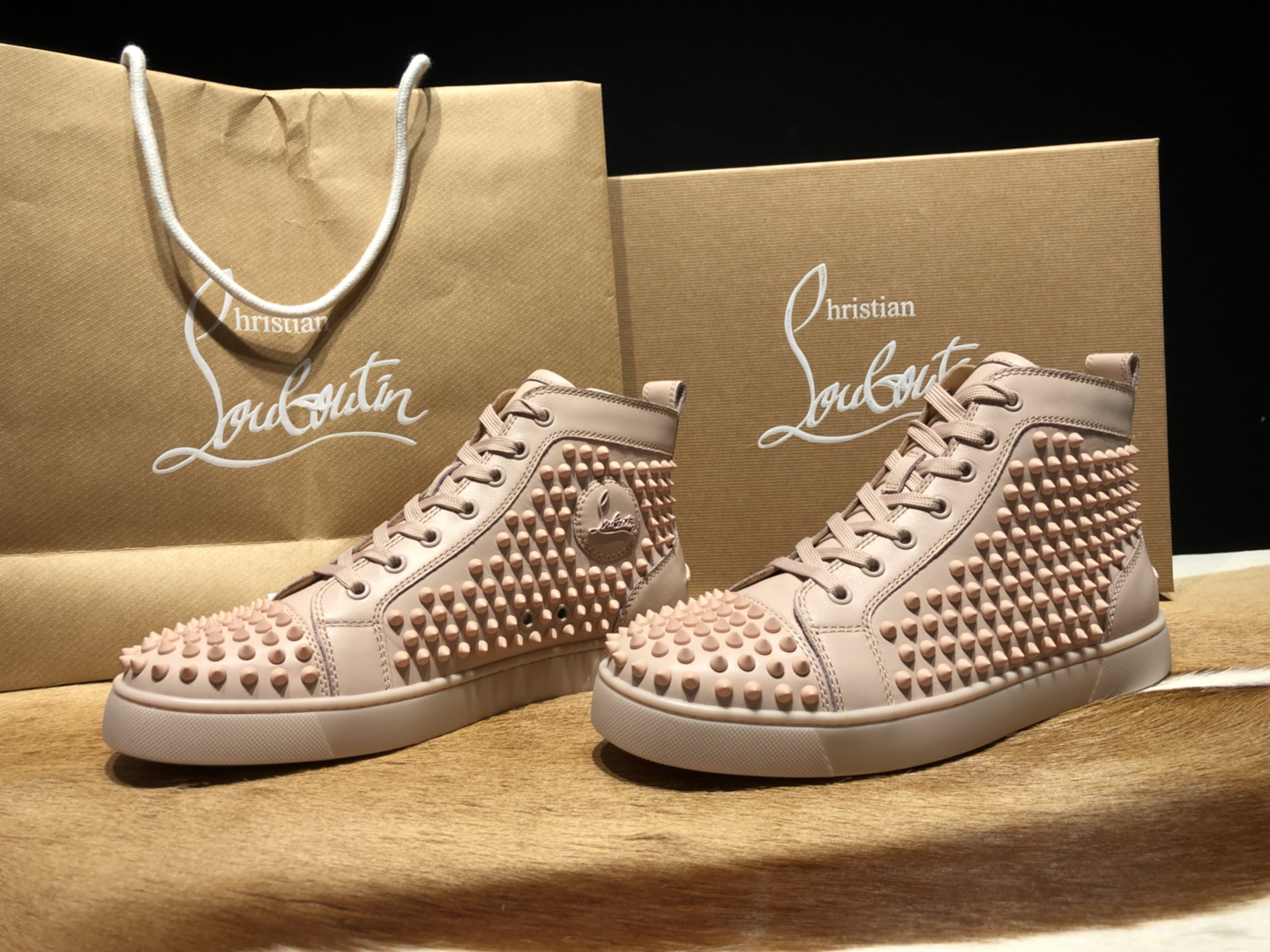 High Quality Christian Louboutin Sneakers JC028