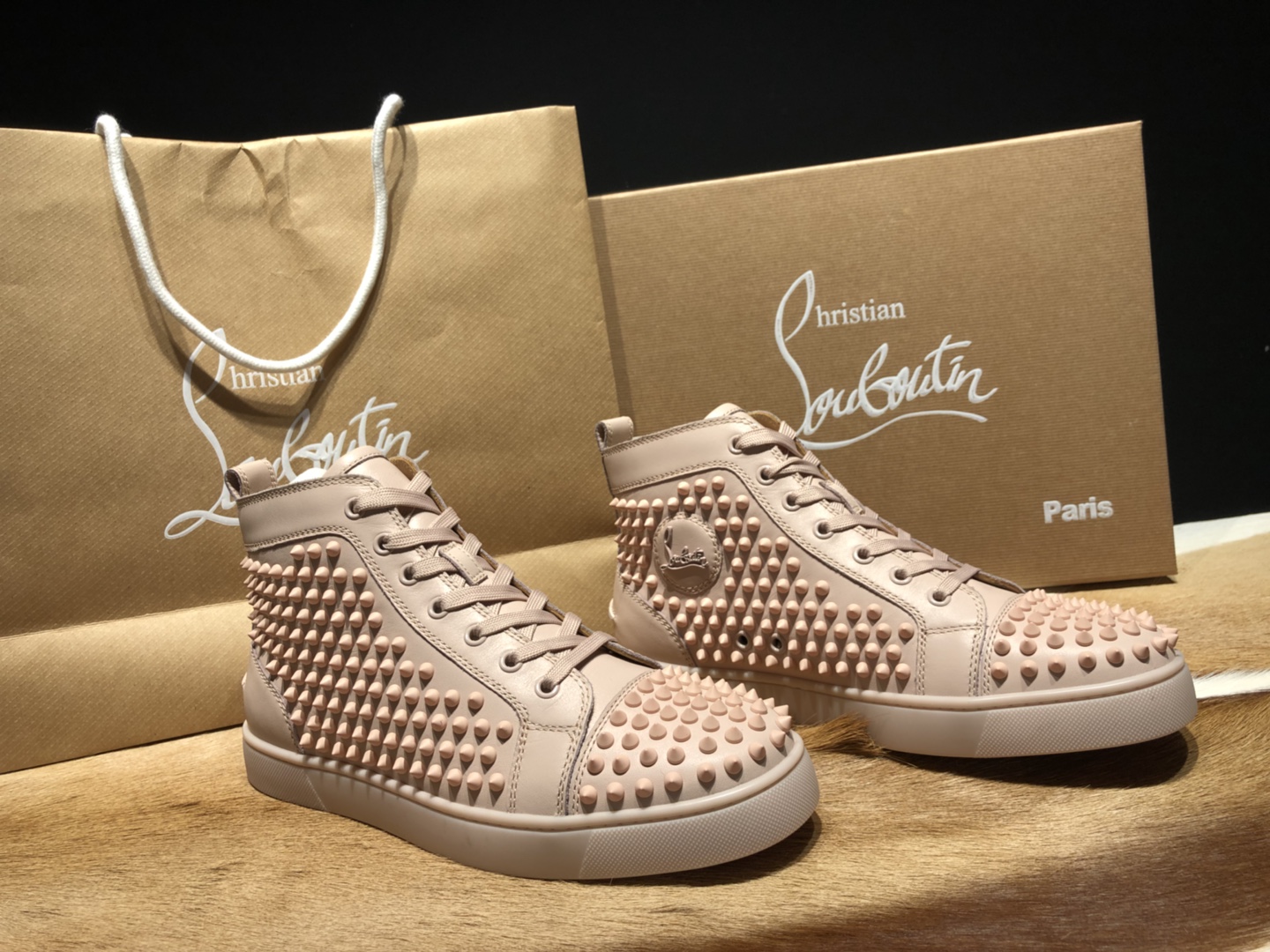 High Quality Christian Louboutin Sneakers JC028