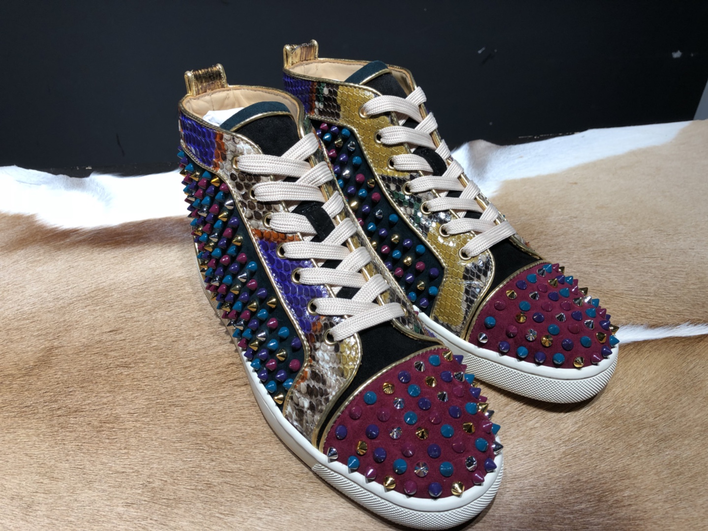 High Quality Christian Louboutin Sneakers JC023