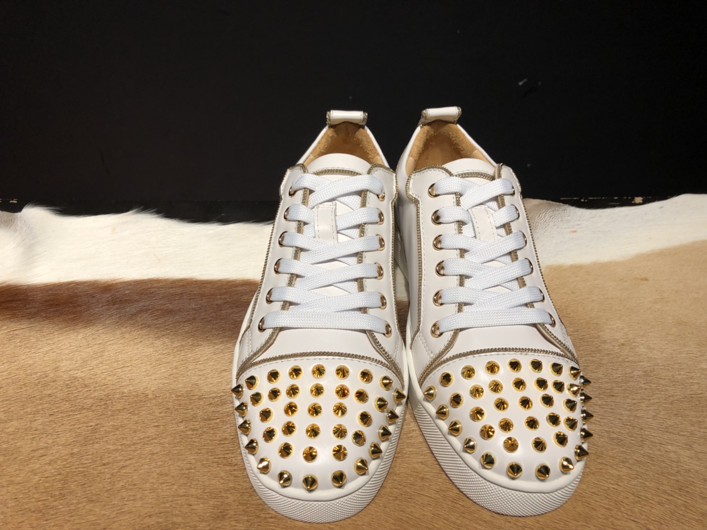 High Quality Christian Louboutin Sneakers JC022