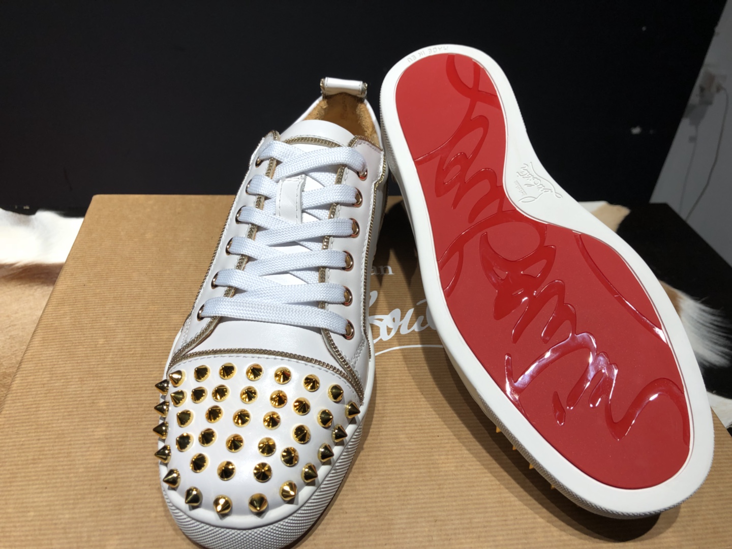 High Quality Christian Louboutin Sneakers JC022