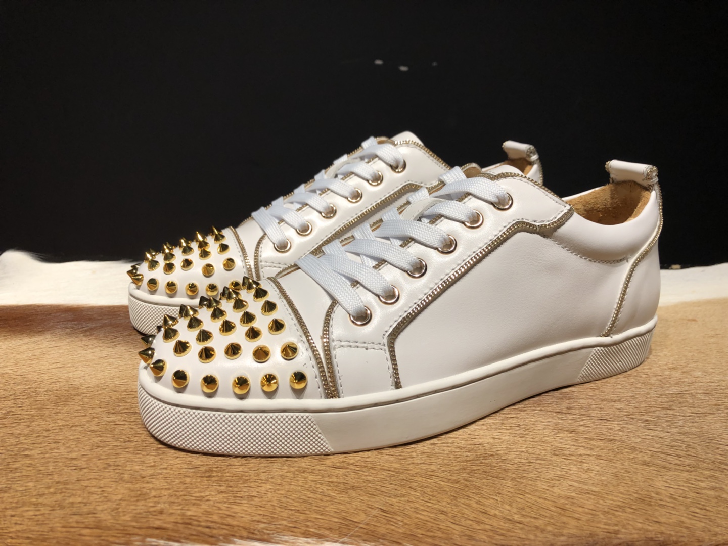 High Quality Christian Louboutin Sneakers JC022