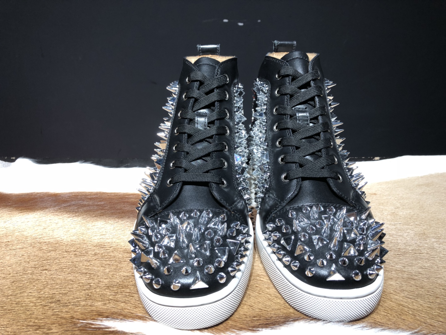 High Quality Christian Louboutin Sneakers JC021