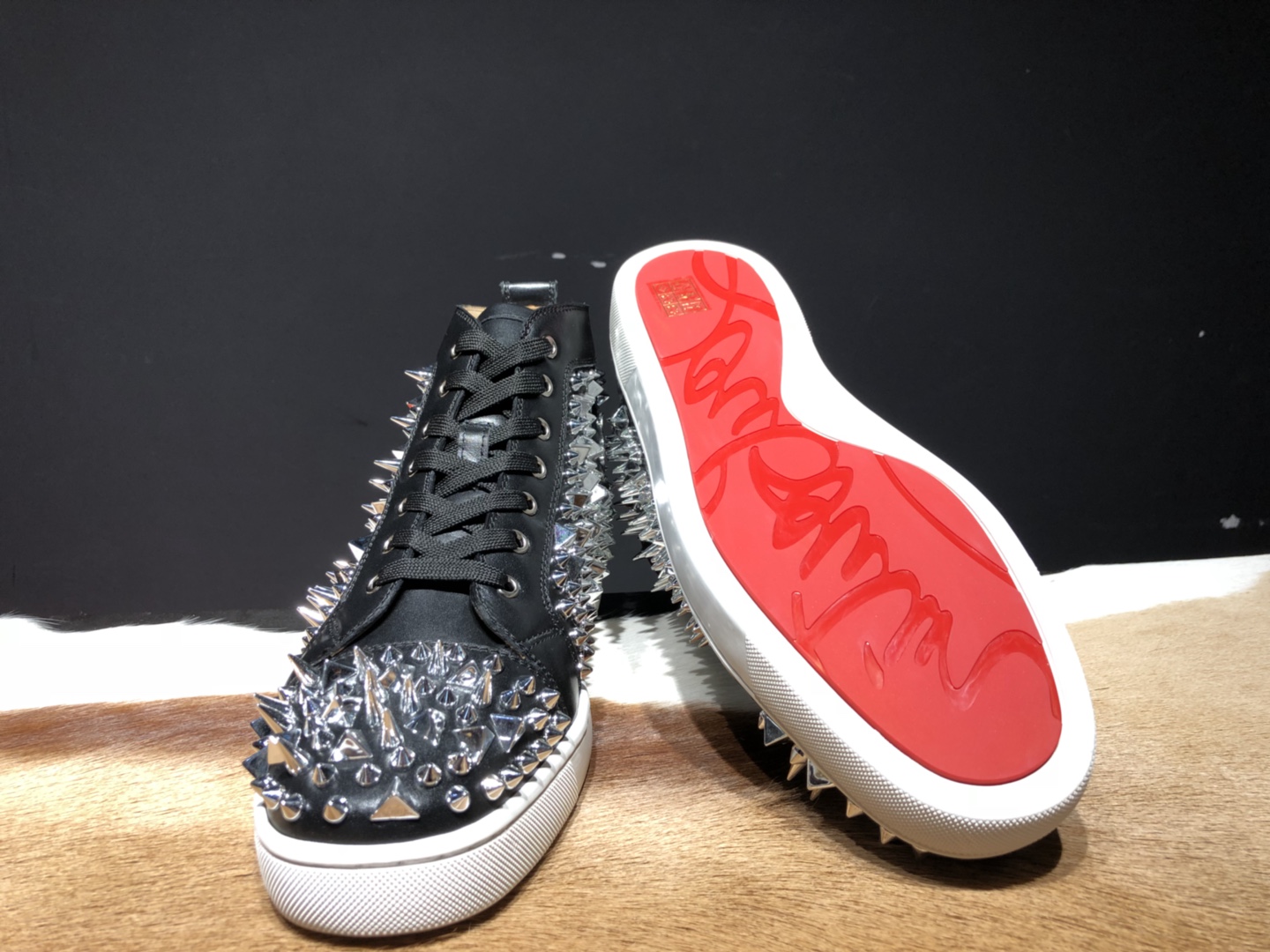 High Quality Christian Louboutin Sneakers JC021