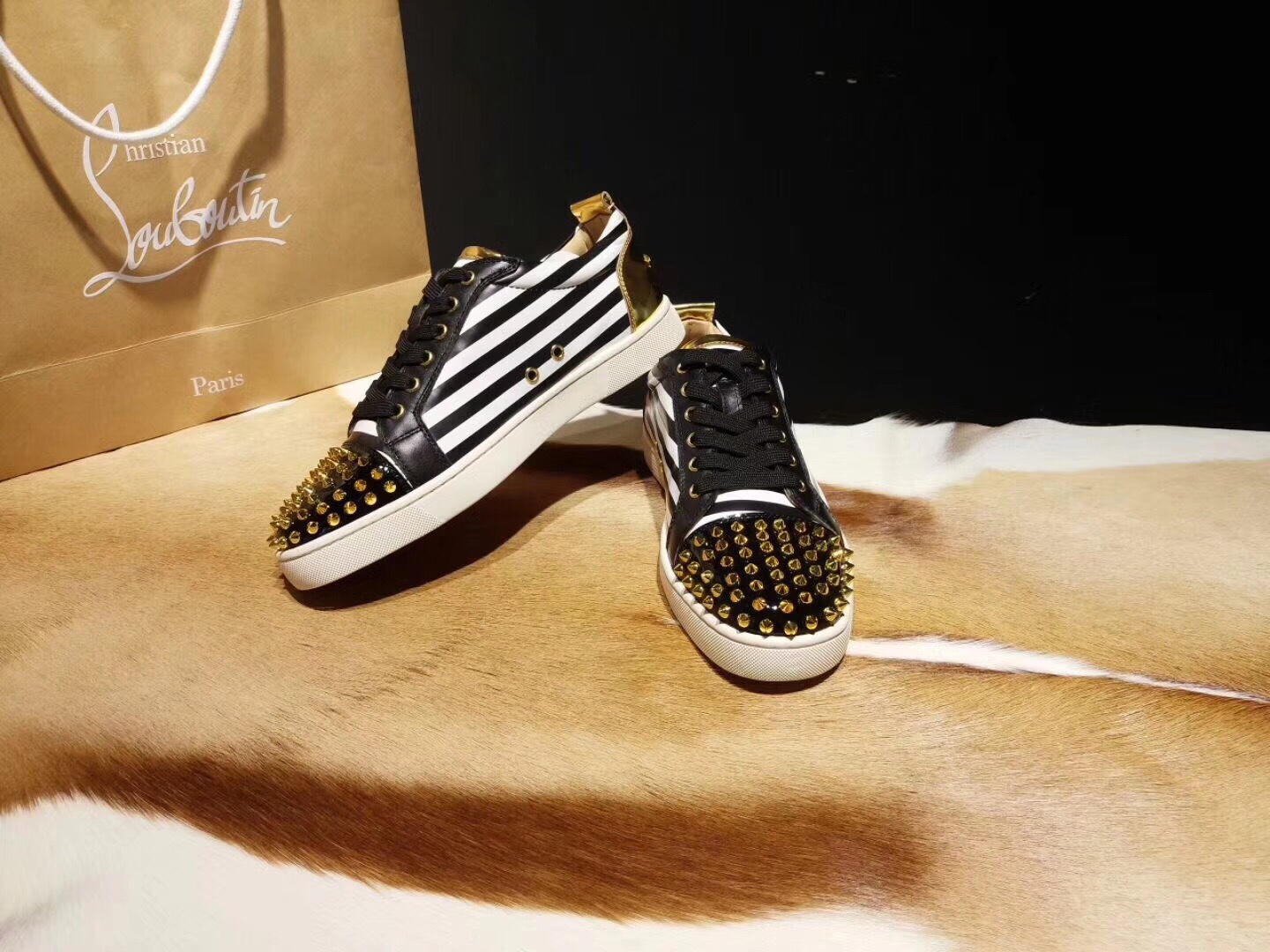 High Quality Christian Louboutin Sneakers JC018