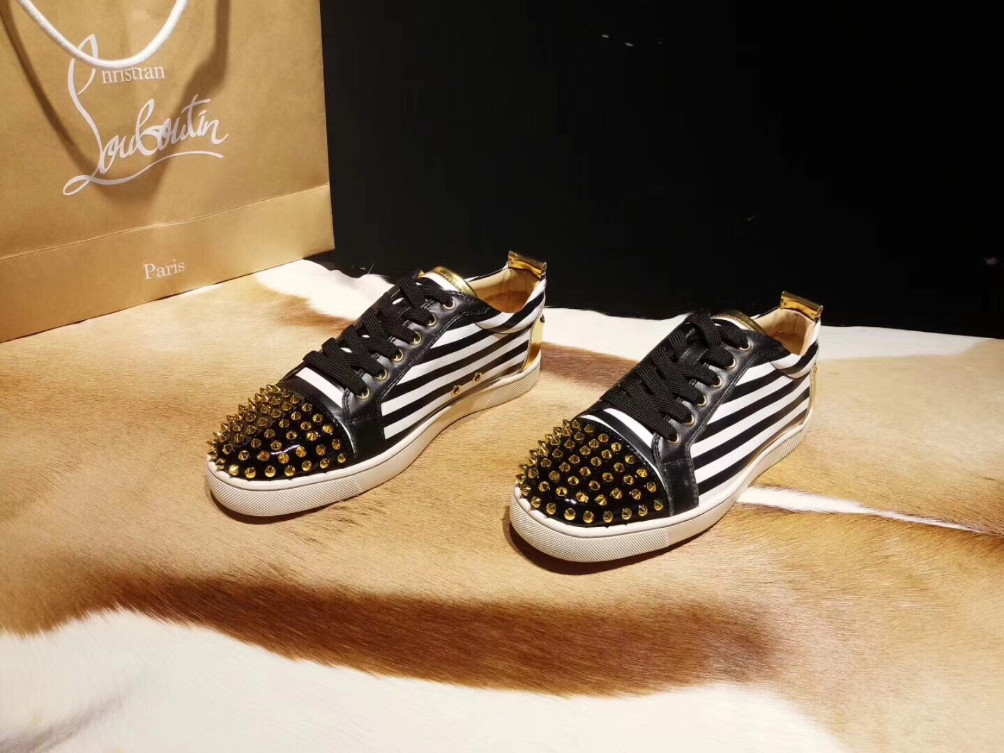 High Quality Christian Louboutin Sneakers JC018