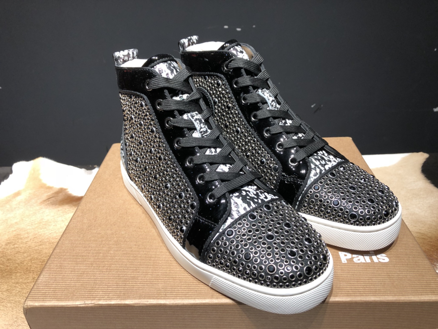 High Quality Christian Louboutin Sneakers JC003