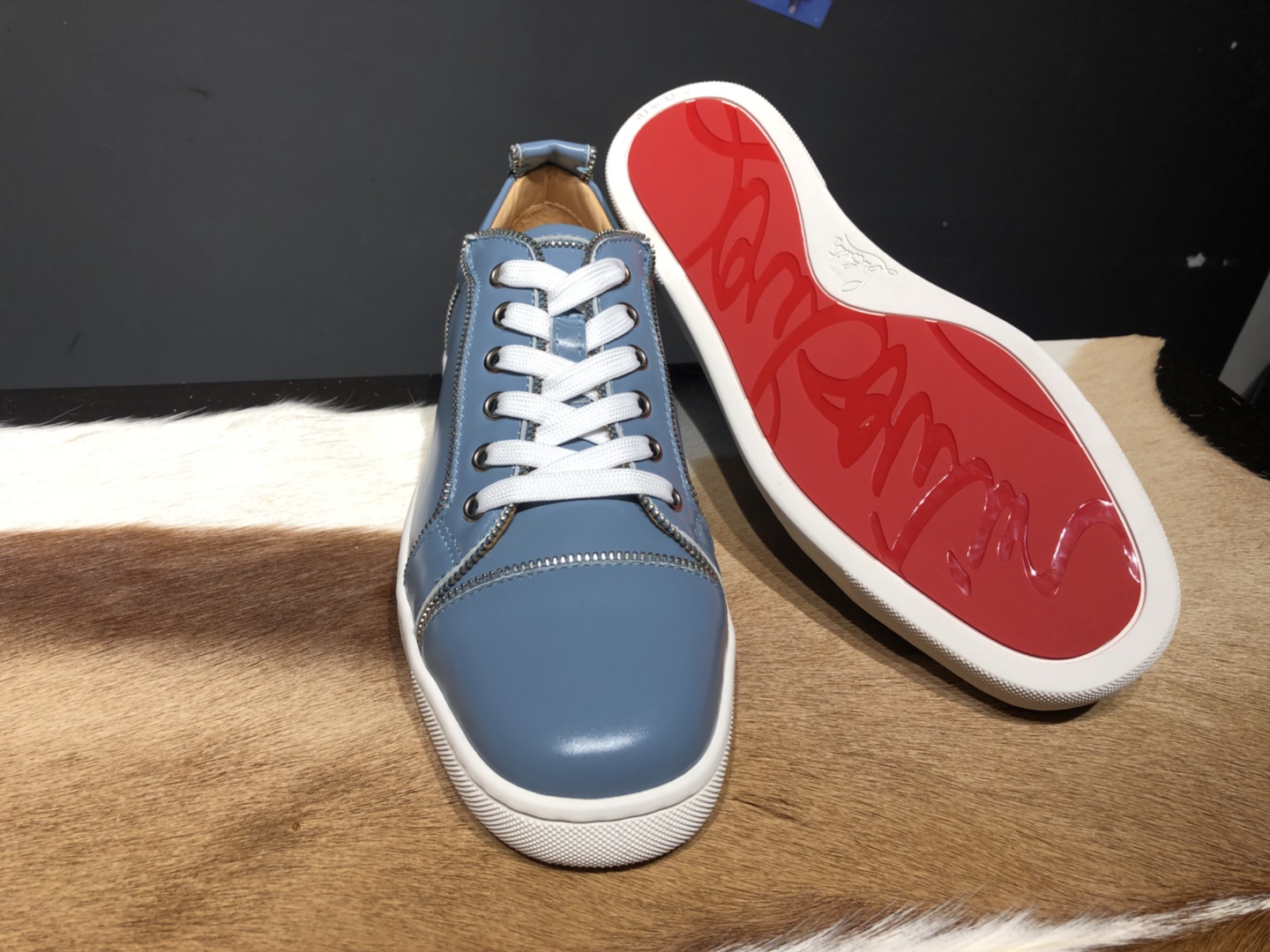 High Quality Christian Louboutin Sneakers JC002