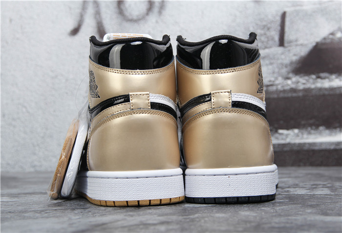 High Quality Air Jordan 1 Retro High Og Nrg Gold Top 3 Sneaker 7F9E8DFD3CD7