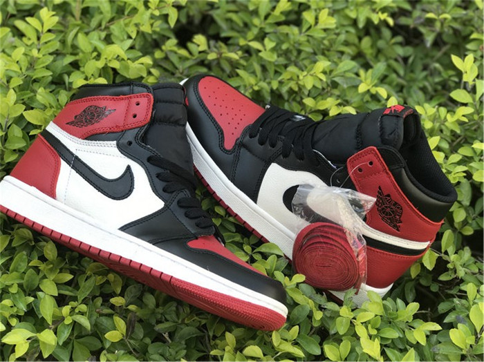 High Quality Air Jordan 1 Retro High Og Bred Toe Sneakers A95CC39989DE