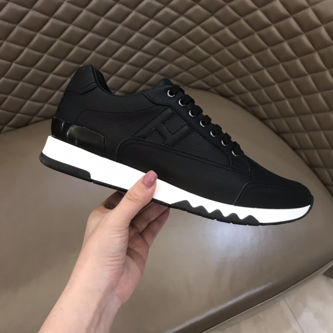 Hermes Sneaker TRAIL in Black