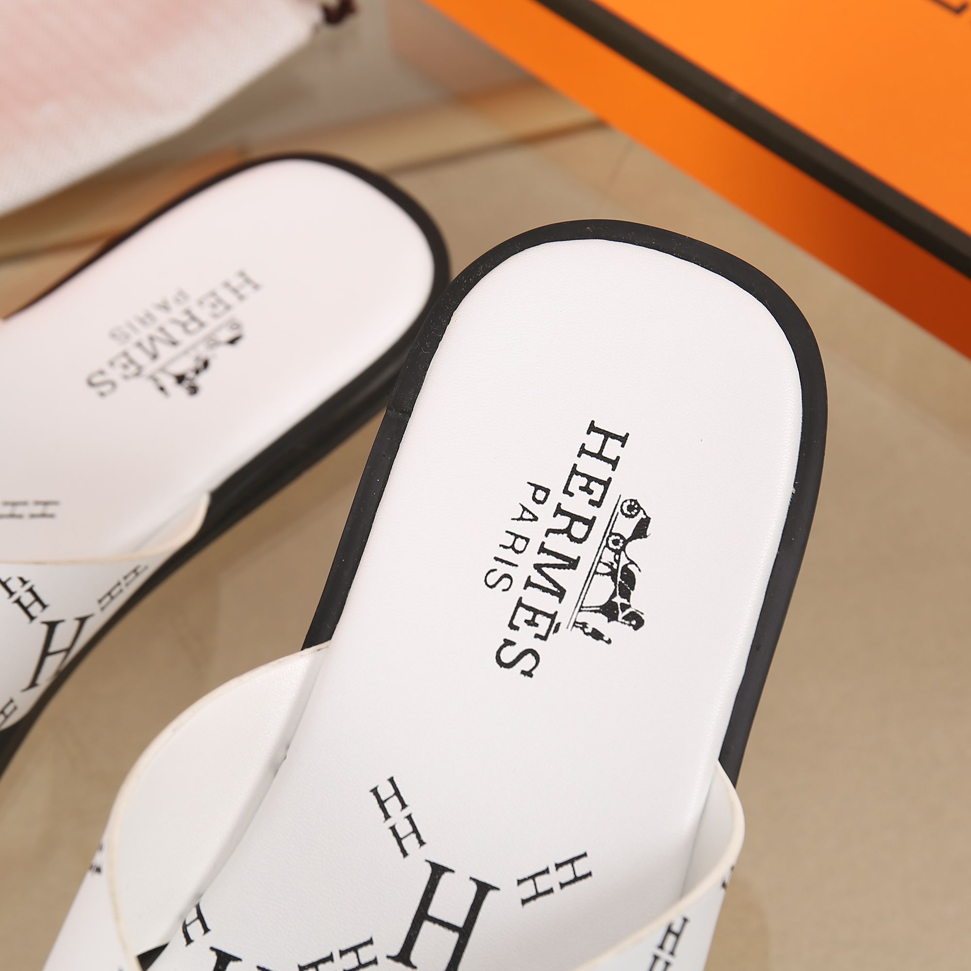 Hermes Slipper Lzmir in White