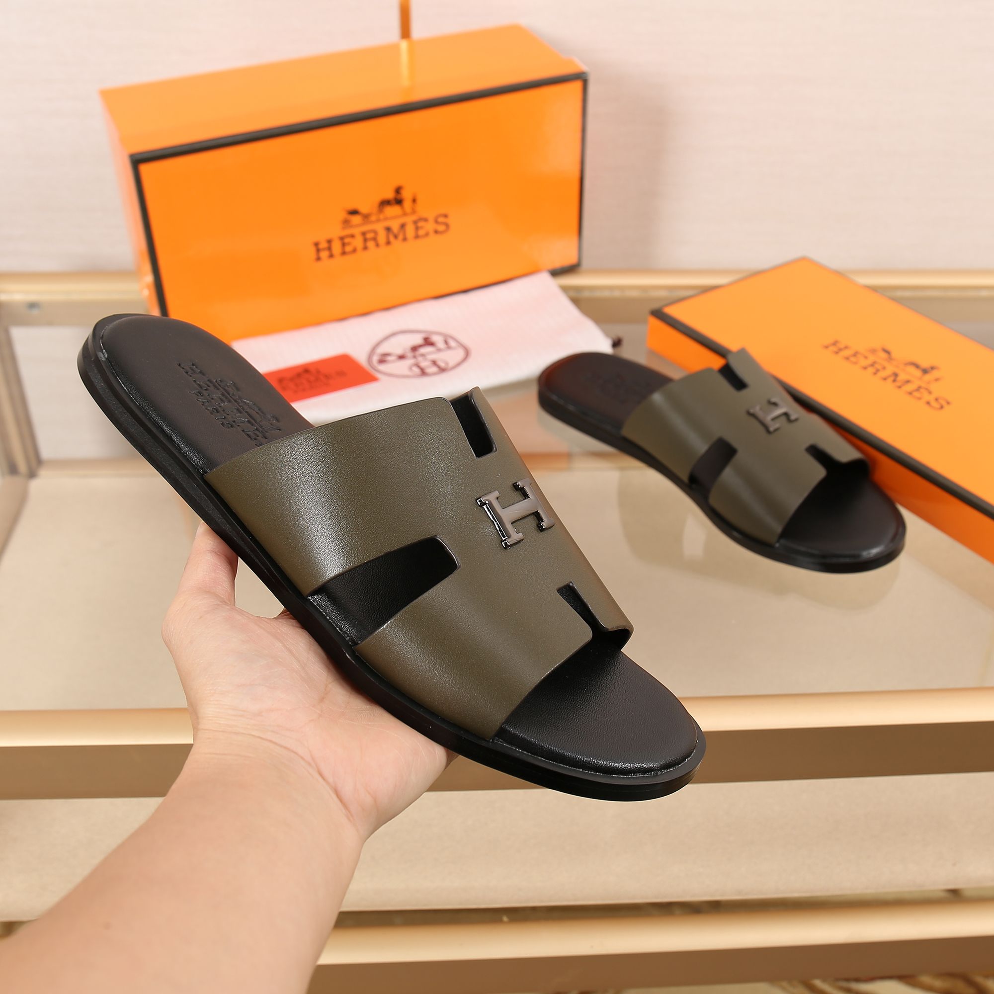 Hermes Slipper Lzmir in Black