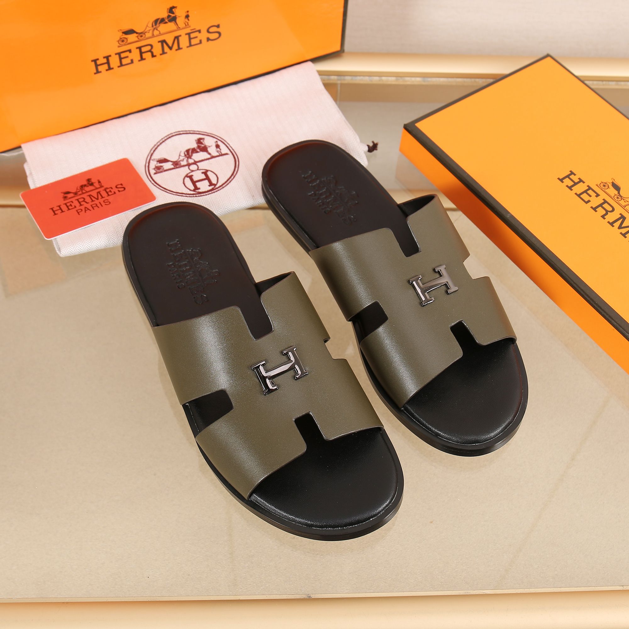 Hermes Slipper Lzmir in Black