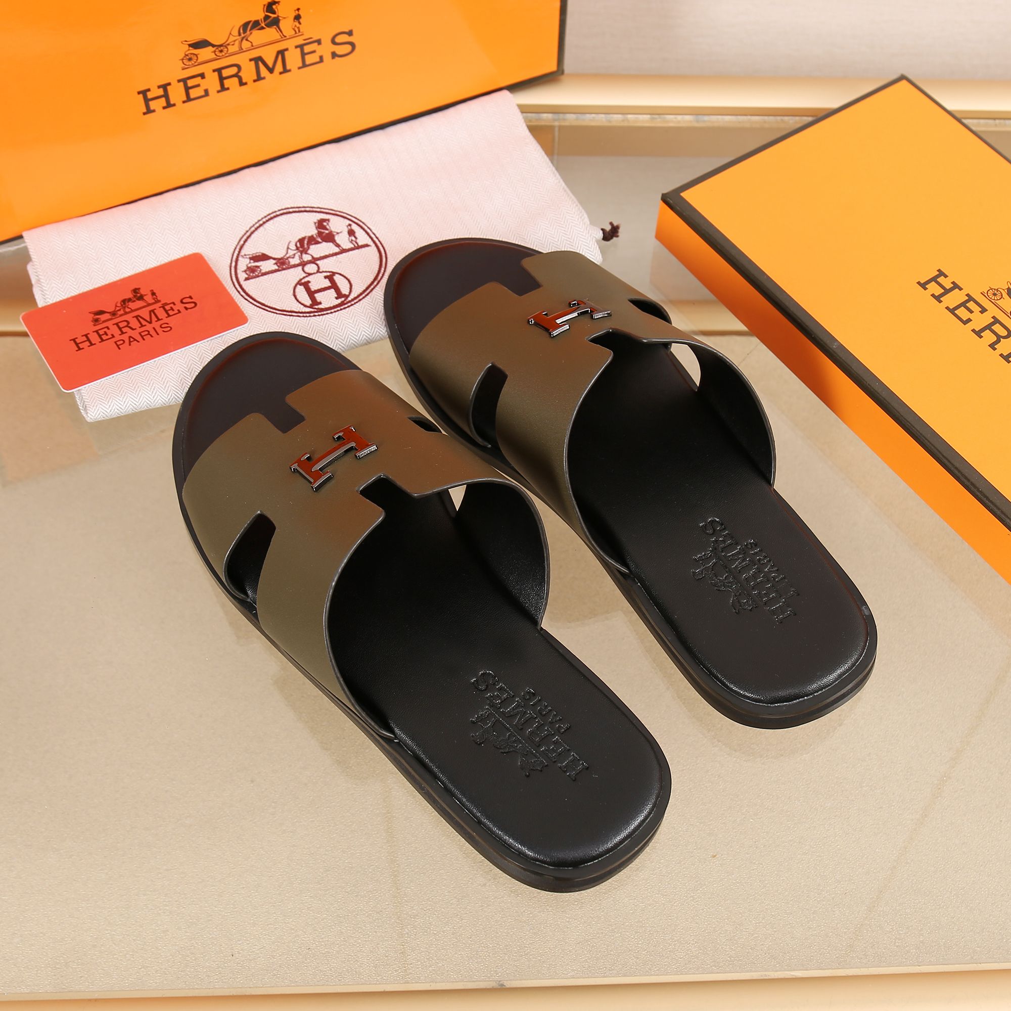 Hermes Slipper Lzmir in Black