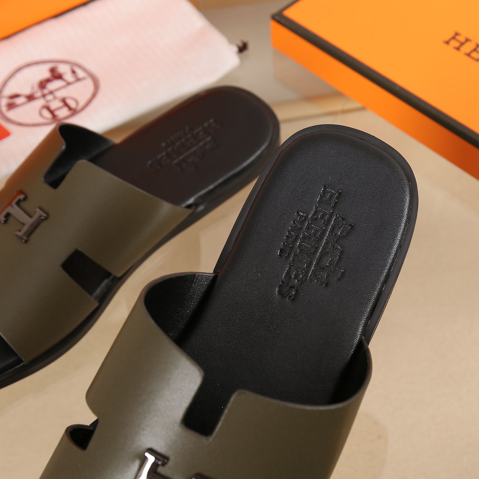 Hermes Slipper Lzmir in Black