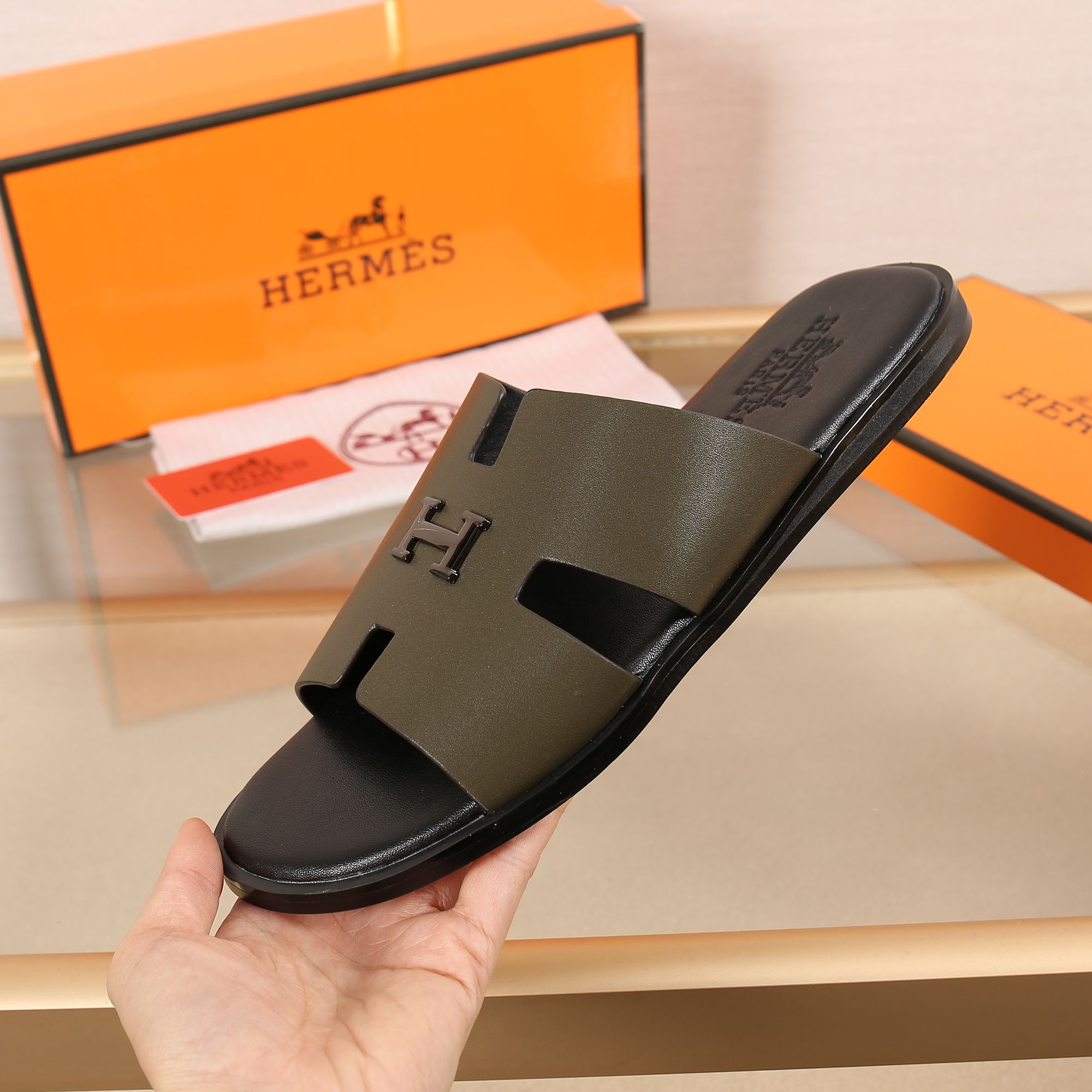 Hermes Slipper Lzmir in Black